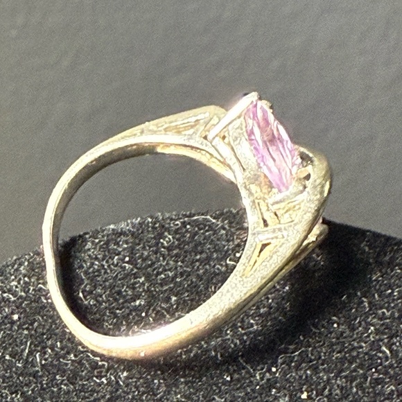 Elegant Silver and Purple Leaf Ring Size 7 - Picture 4 of 8